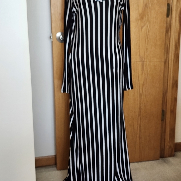 NEW Windsor Long Dress with Low Drop Back in Black & White Stripes Size L - Picture 2 of 10